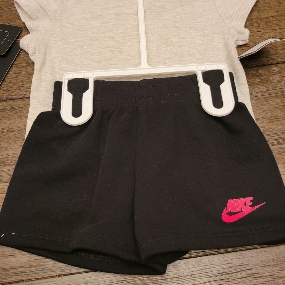 ⚡️TWO⚡️ Size 3T Outfits - Picture 2 of 8